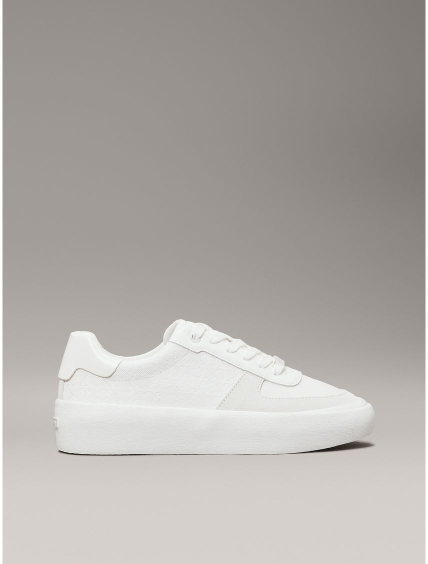 Tenis blanco con logo