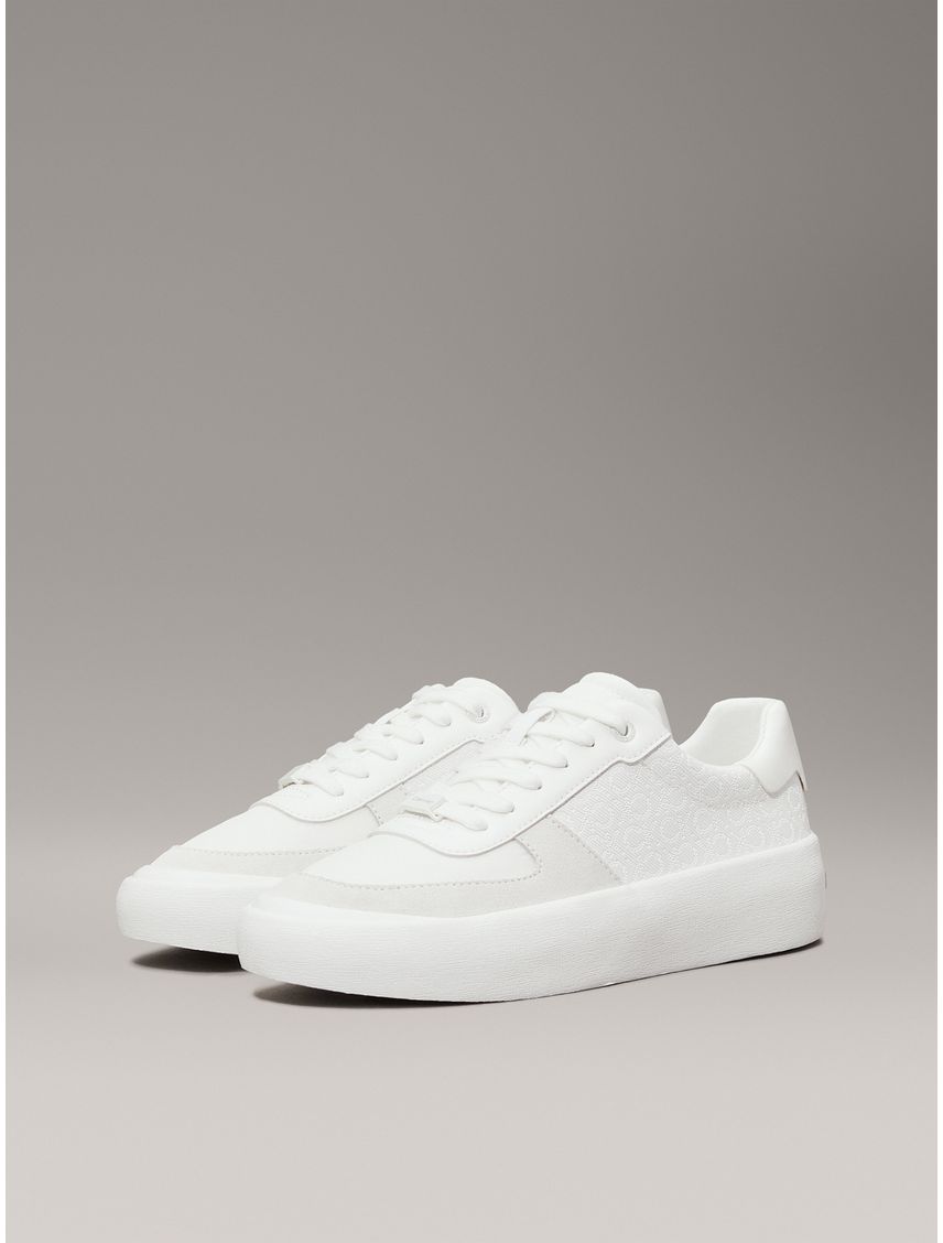 Tenis blanco con logo