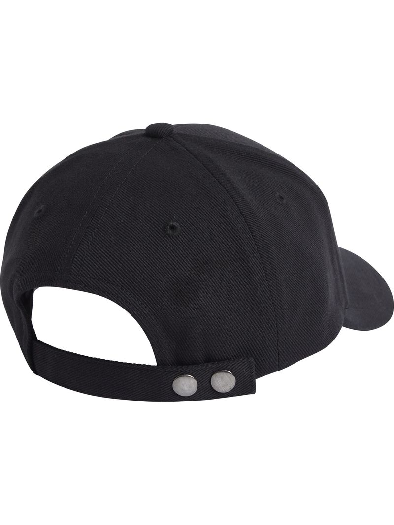 gorra-negra-algodon-barra-metalica