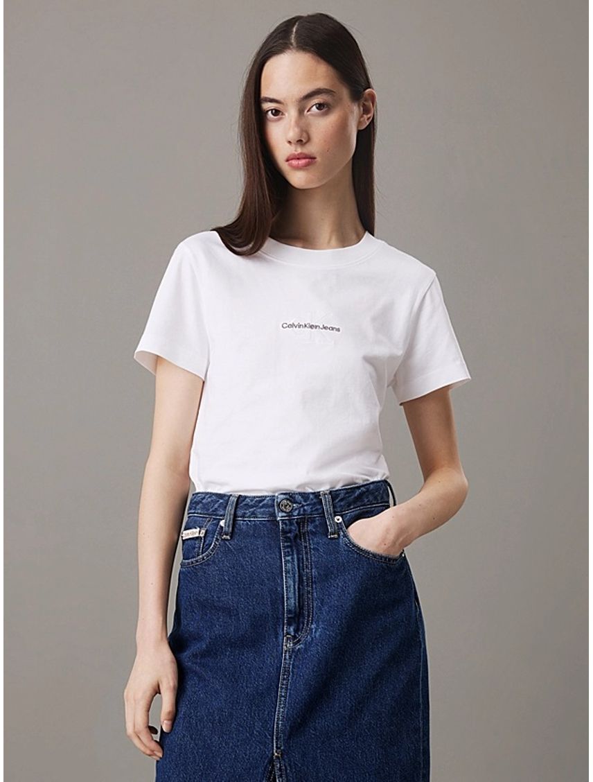 Camiseta blanca slim con logotipo tonal