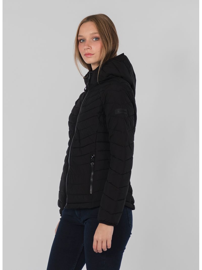 chaqueta-negra-acolchada-stretch