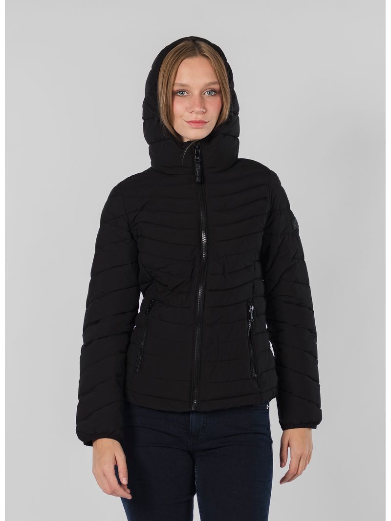 chaqueta-negra-acolchada-stretch