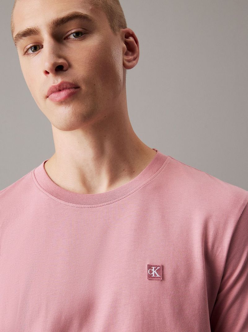 camiseta-rosada-algodon-insignia