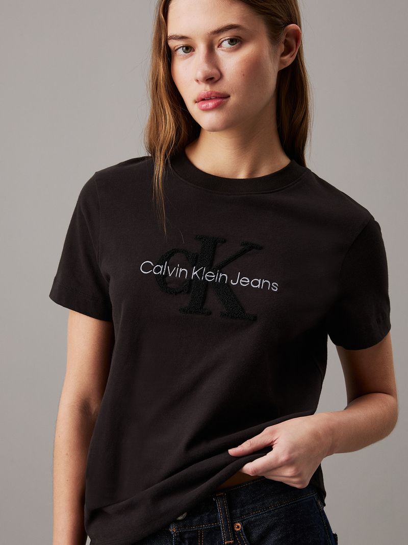 camiseta-negra-chenilla-monograma