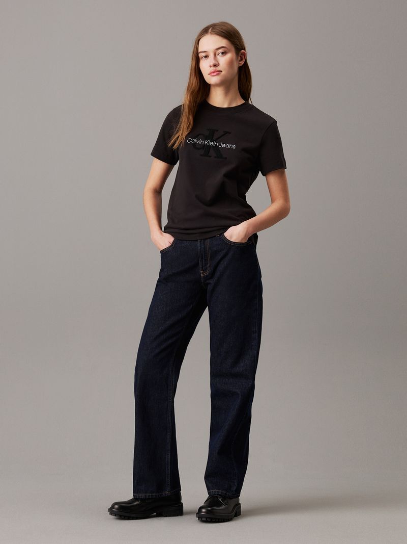 camiseta-negra-chenilla-monograma