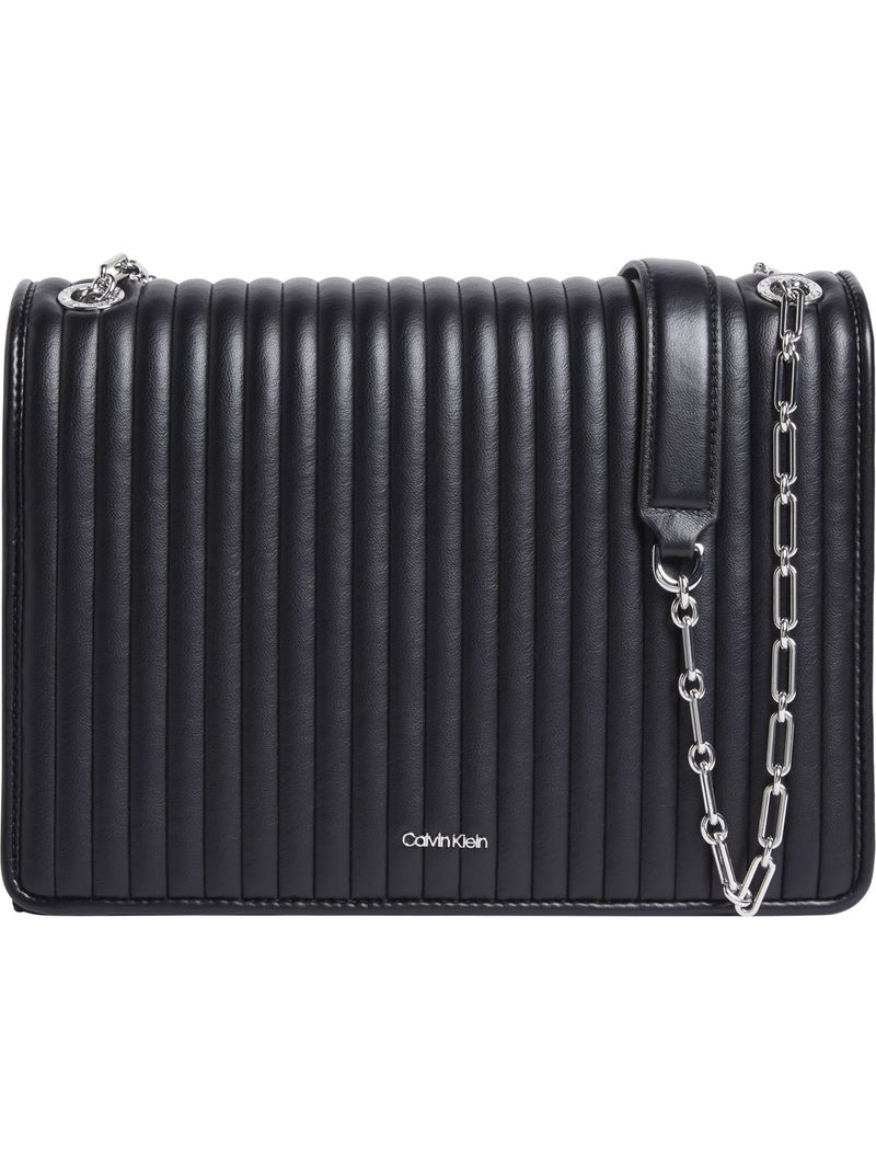 bolso-negro-solapa-acolchado