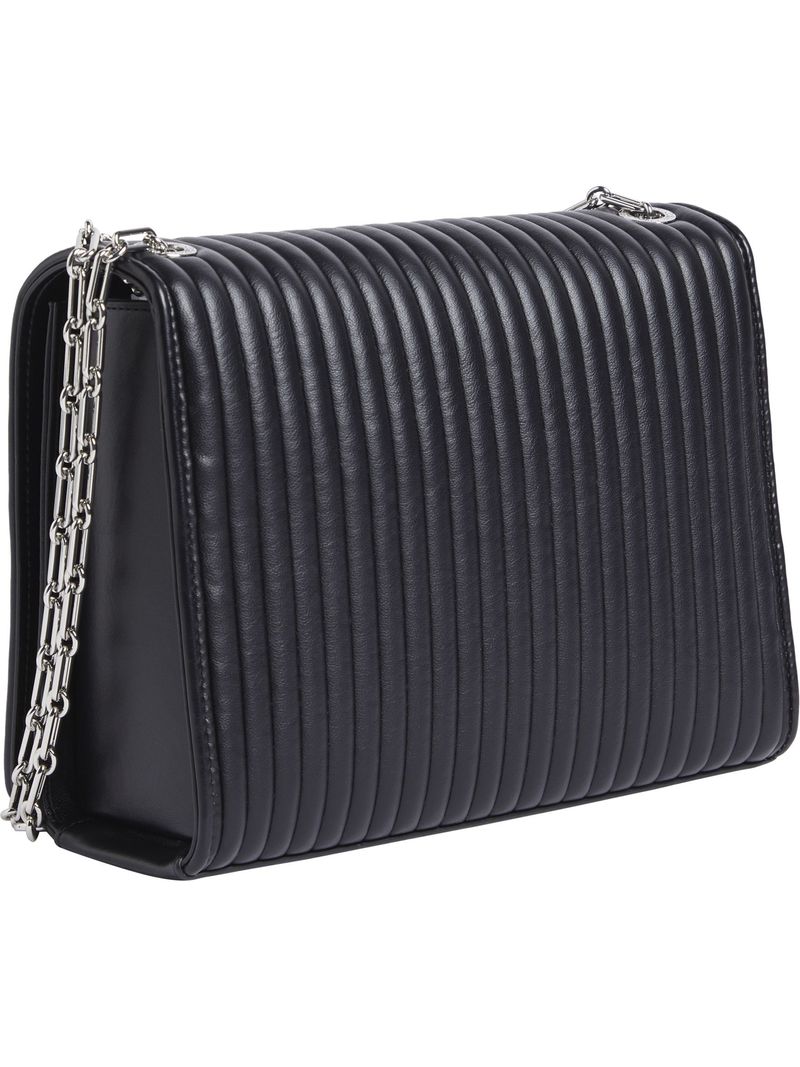 bolso-negro-solapa-acolchado
