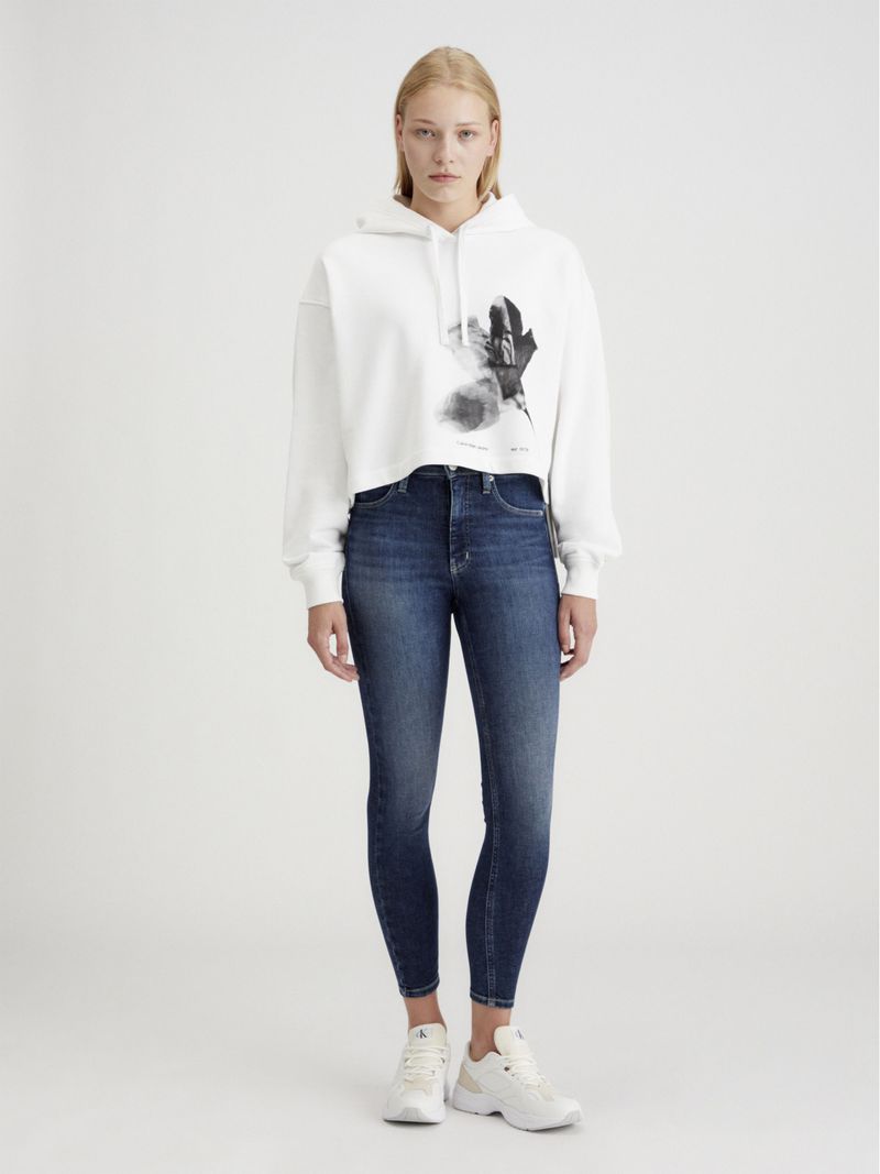 buzo-blanco-con-capota-y-grafico-de-floral