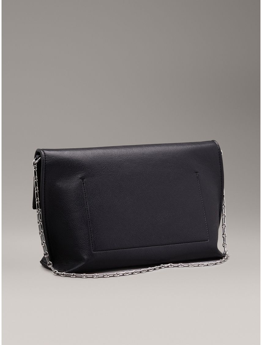 Bolso negro de hombro granulado