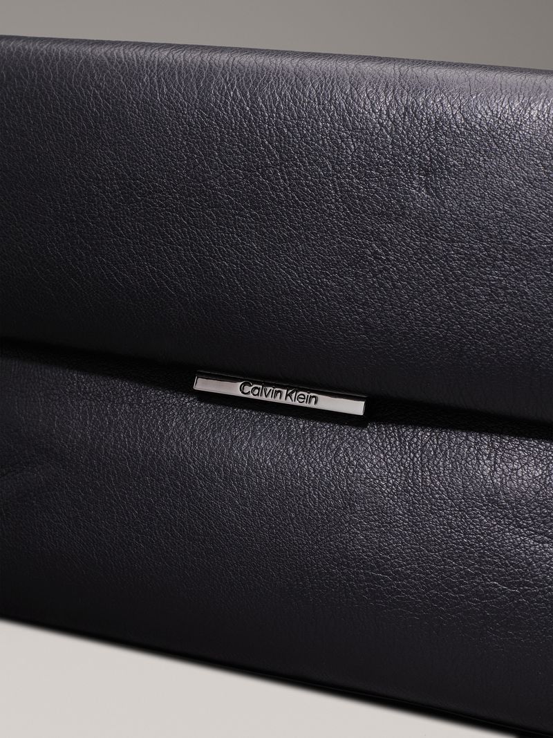 bolso-negro-hombro-granulado