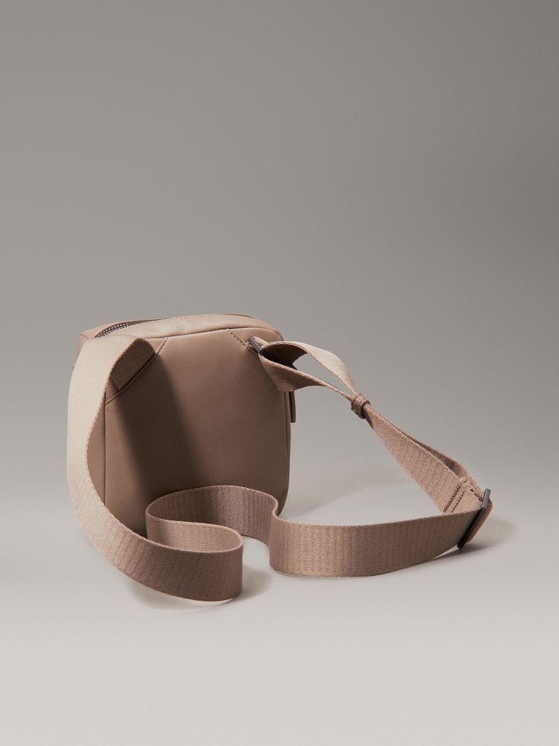 bolso-gris-reporter-cuadrado