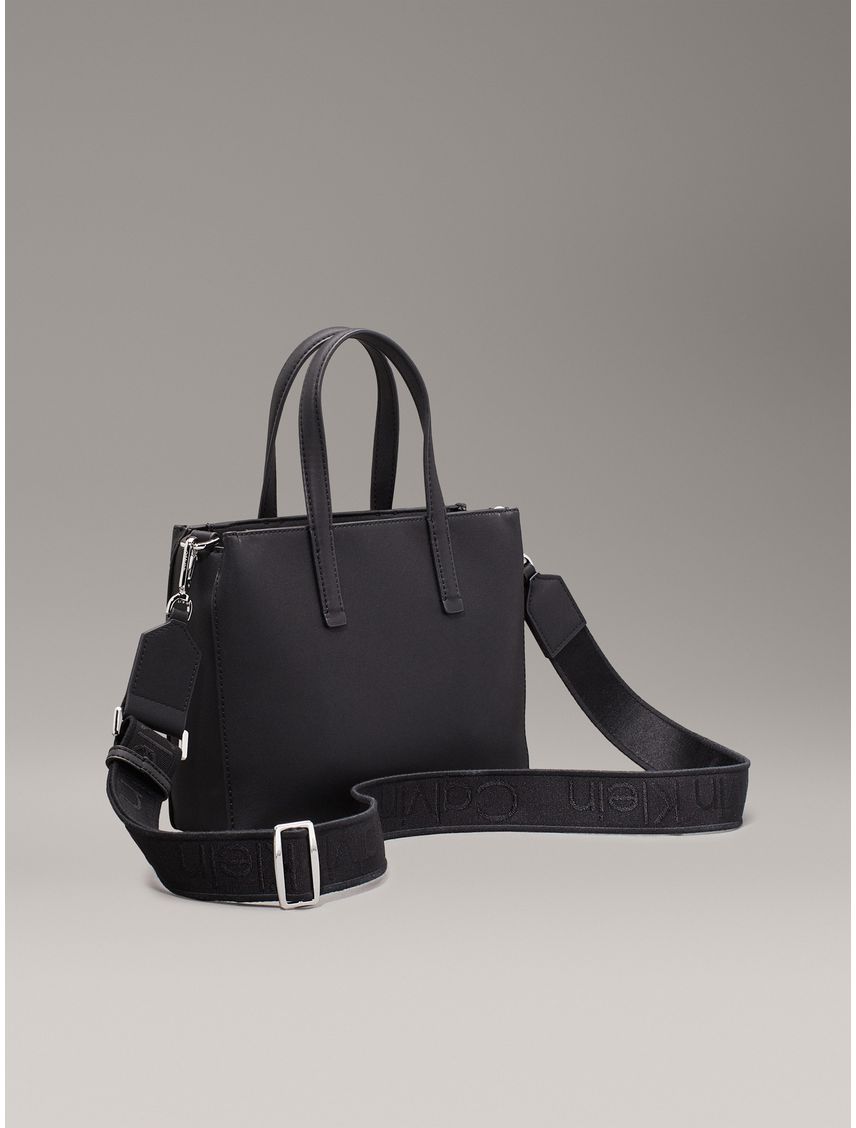 Bolso negro tote pequeño