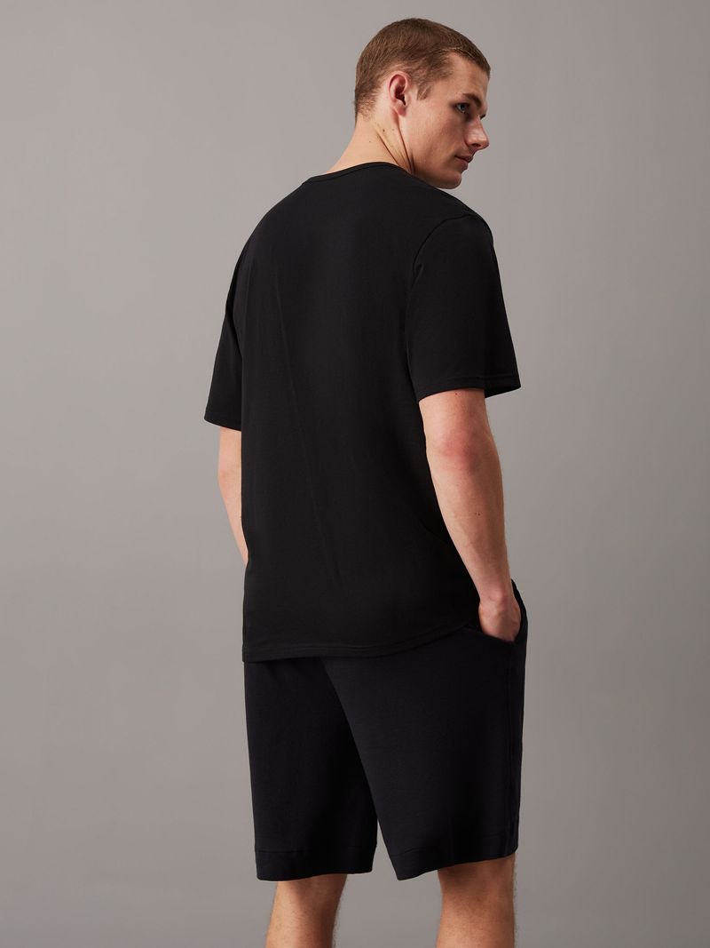camiseta-negra-para-dormir-confort-