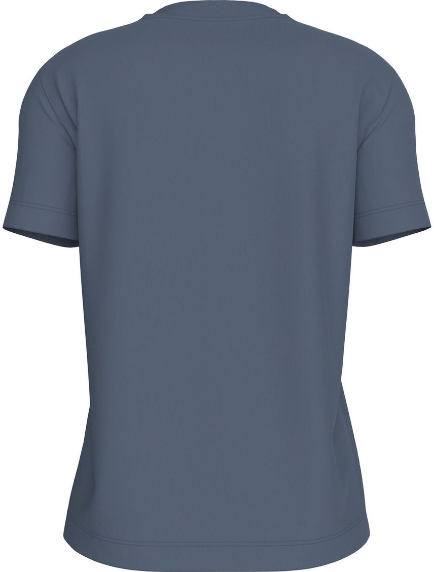 Camiseta azul con logo bordado