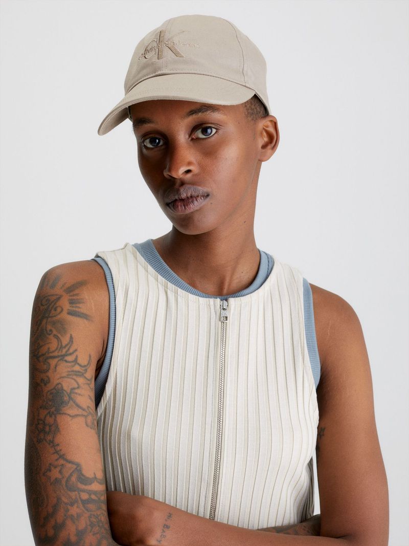 gorra-beige-de-sarga-de-algodon