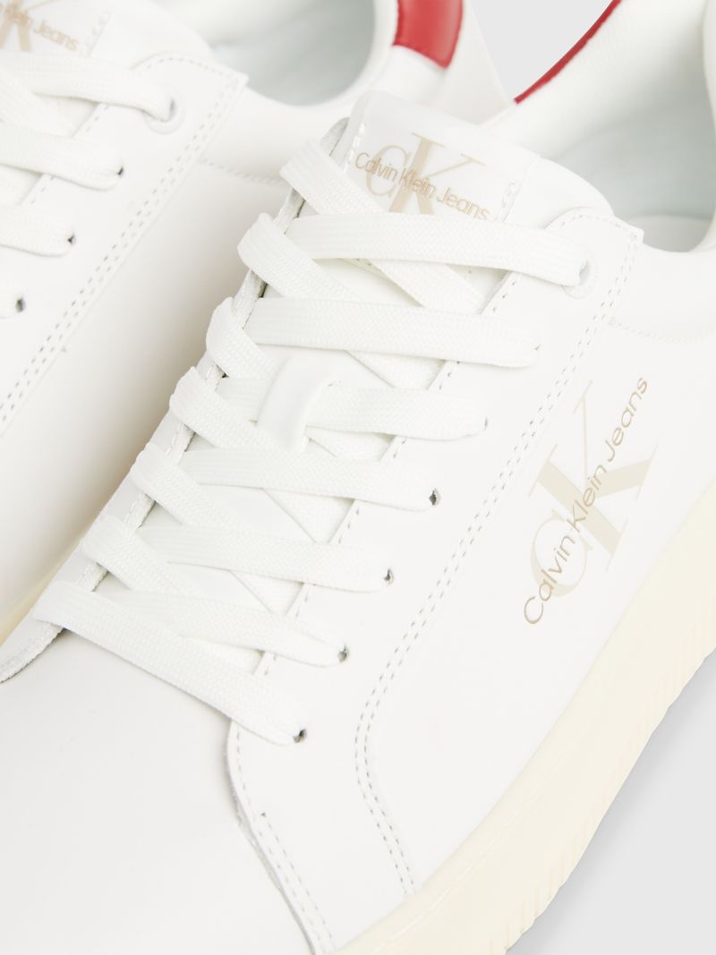 tenis-blanco-blanco-de-cuero-robusto