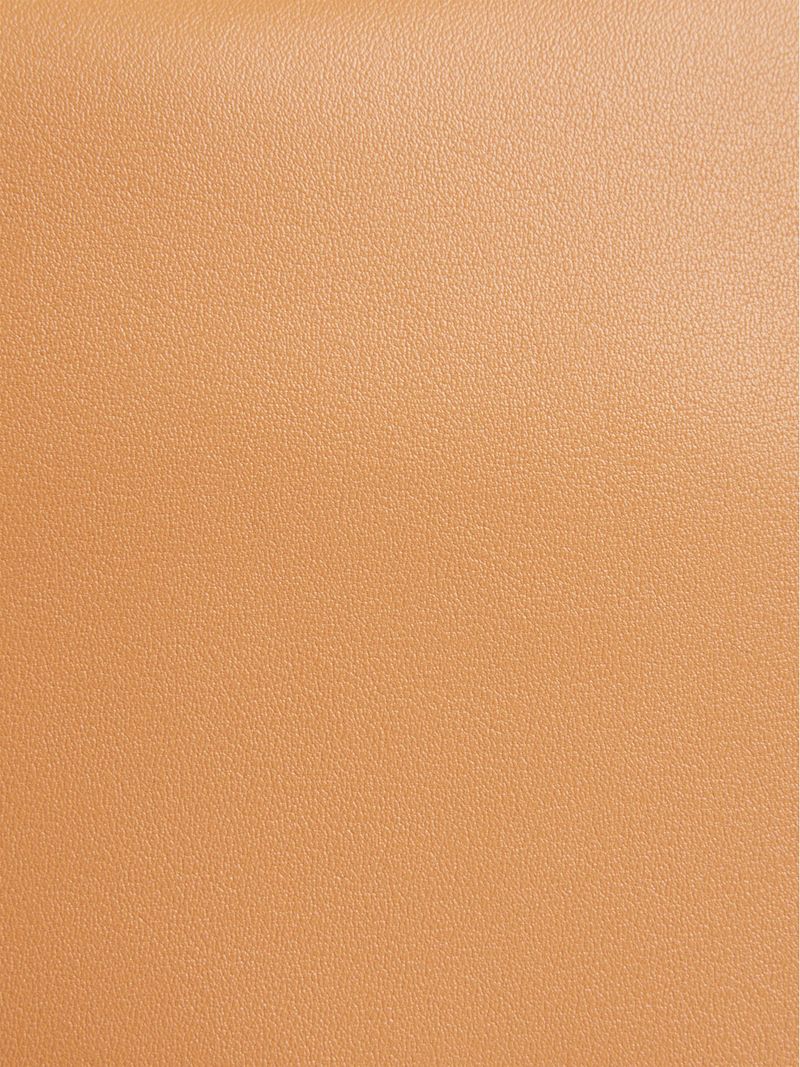 bolso-naranja-mano-pequeno