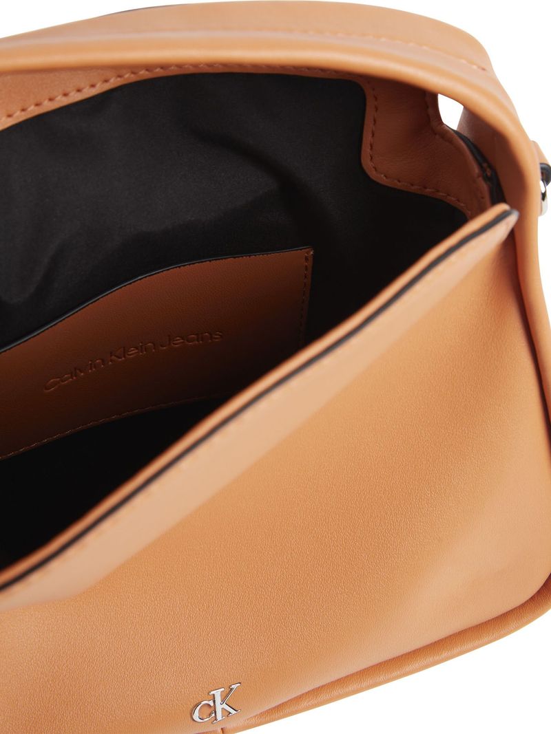 bolso-naranja-mano-pequeno