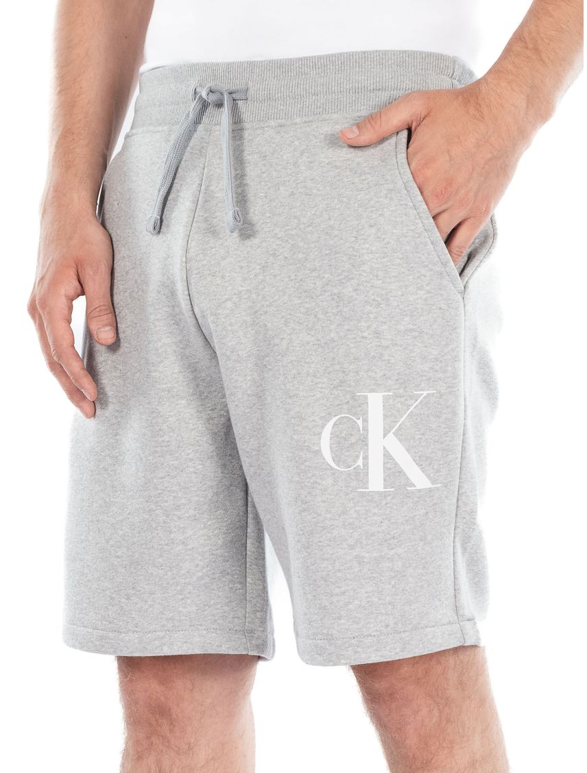 Bermuda Gris Con El Logo En Lateral Para Hombre