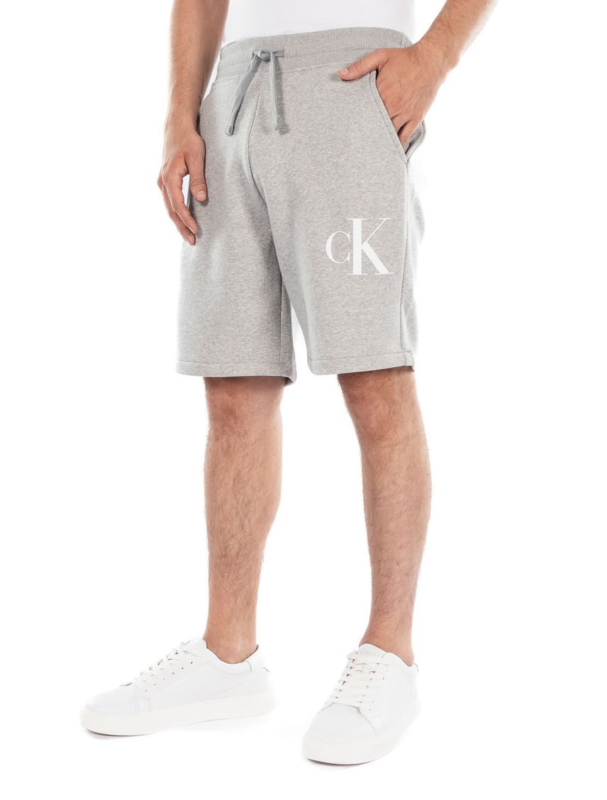 Bermuda Gris Con El Logo En Lateral Para Hombre