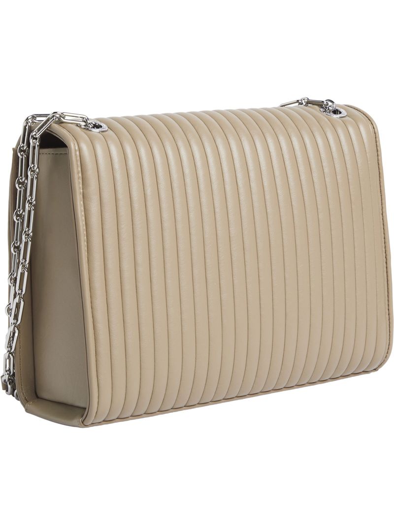 bolso-beige-solapa-acolchado