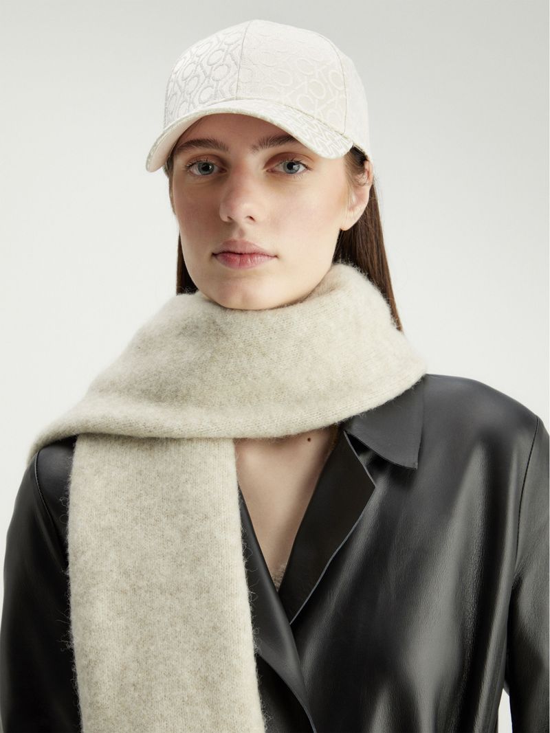 gorra-blanca-jacquard-logo