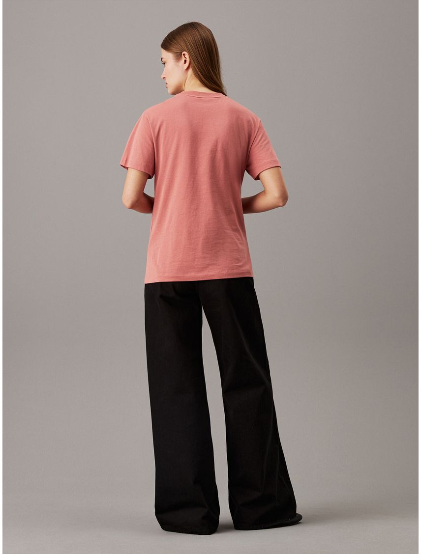 Camiseta rosada con logo nano