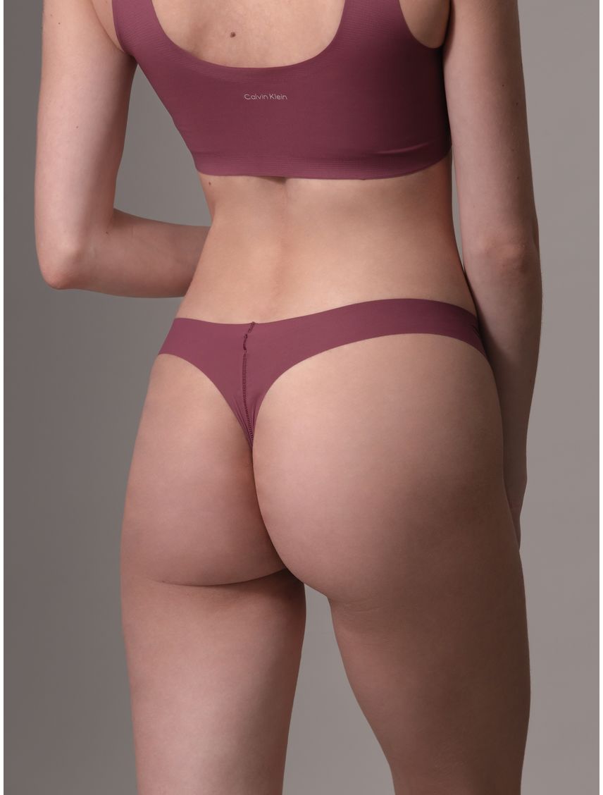Tanga rosada invisible con logo en el lateral