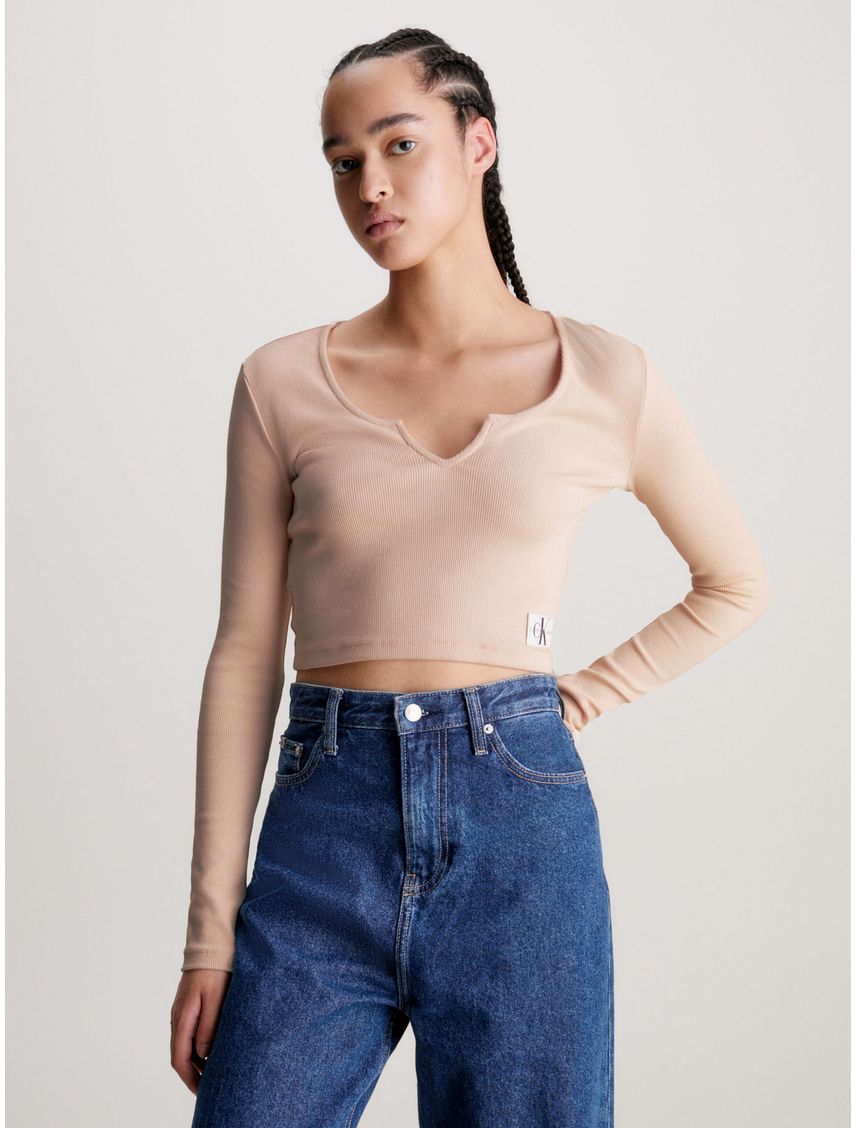 Camiseta Beige Slim Con Cuello Partido Para Mujer