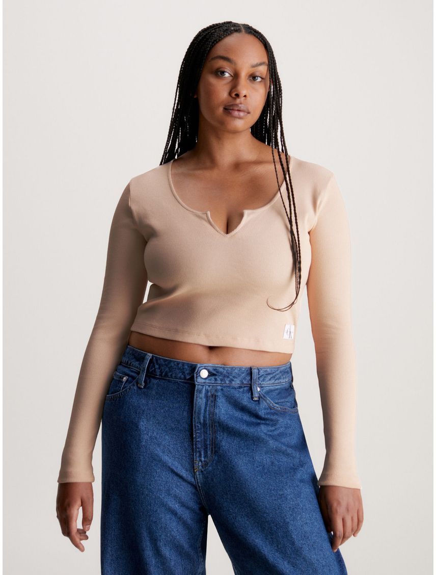 Camiseta Beige Slim Con Cuello Partido Para Mujer