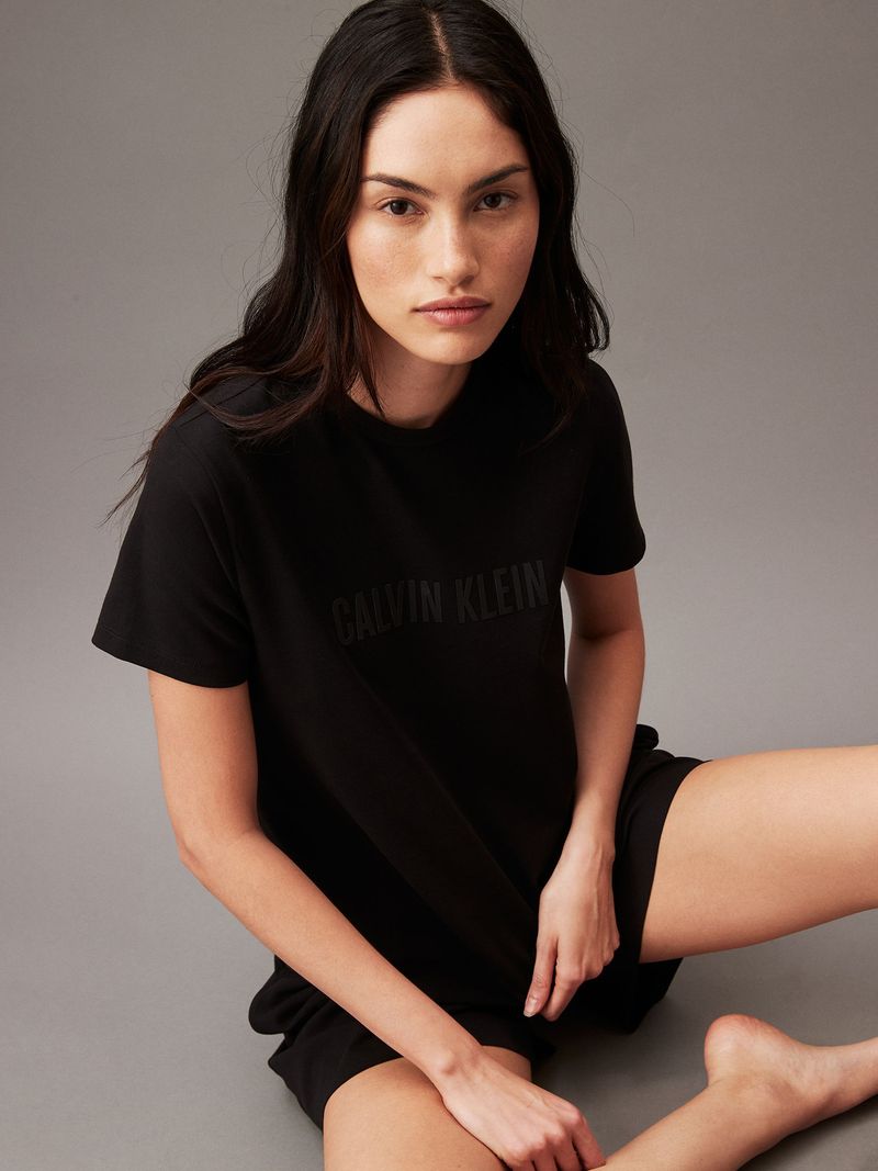 conjunto-negro-de-pijama-intense-power