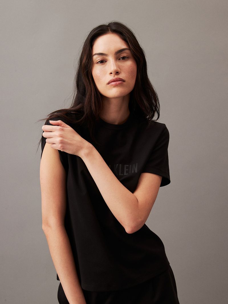 conjunto-negro-de-pijama-intense-power