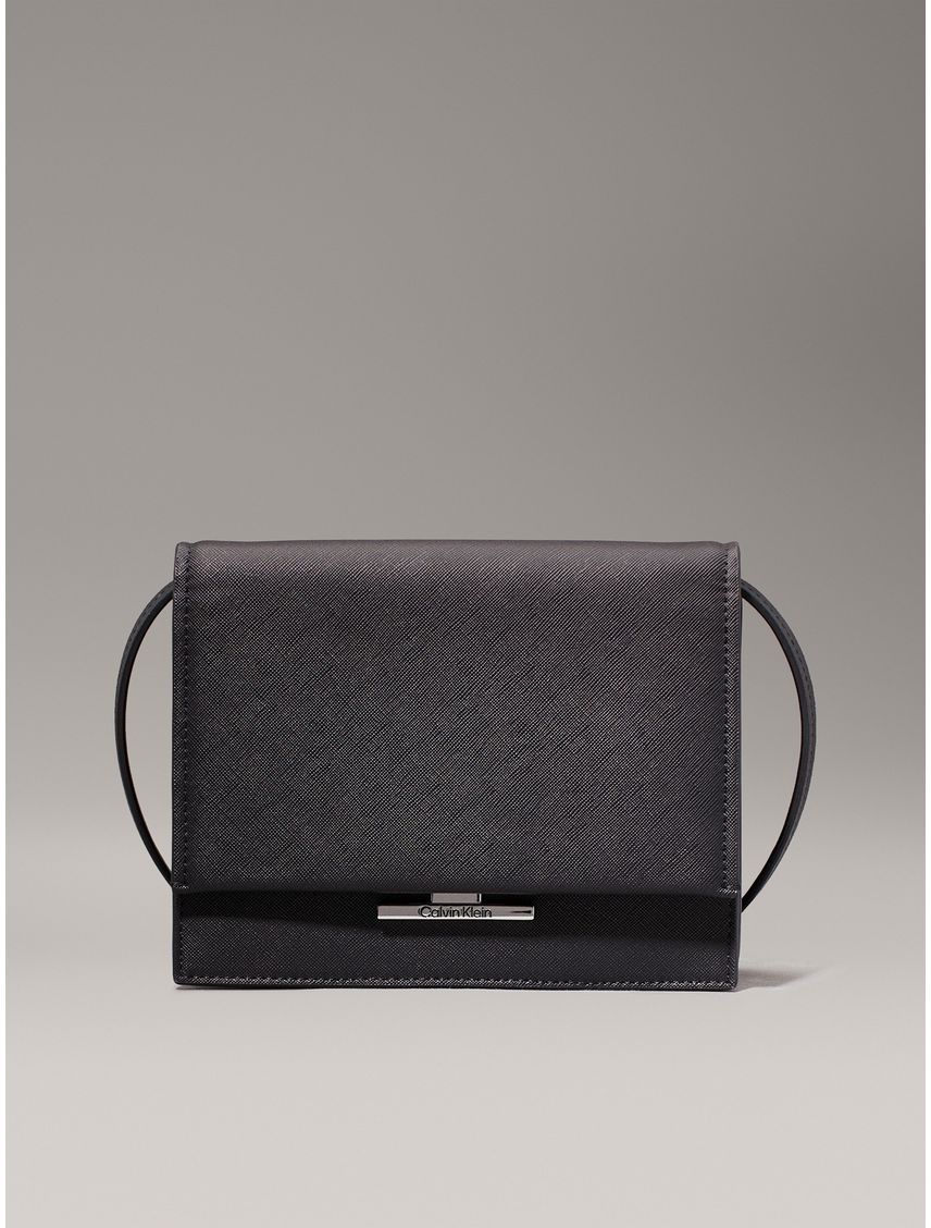 Bolso negro cruzado Saffiano