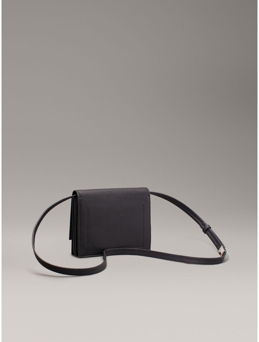 Bolso negro cruzado Saffiano