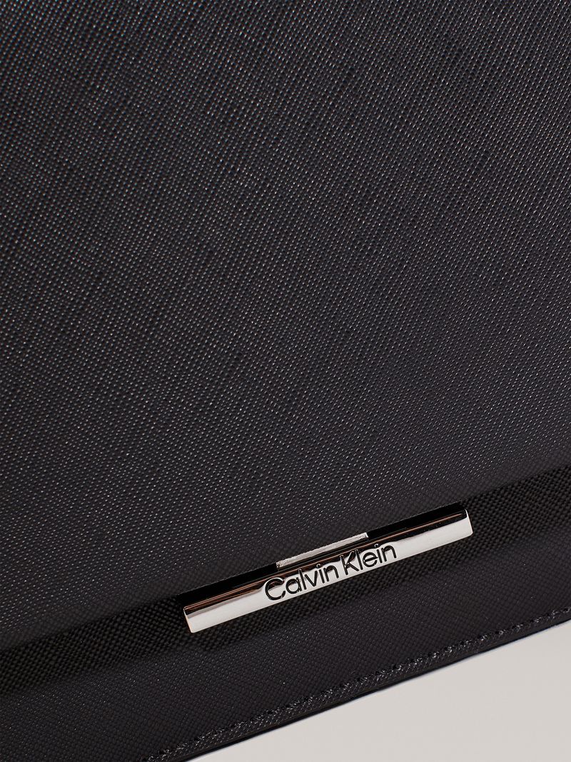 bolso-negro-cruzado-saffiano