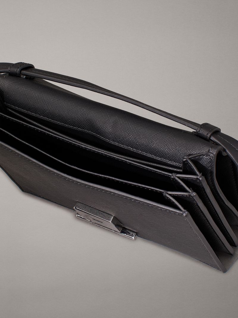 bolso-negro-cruzado-saffiano