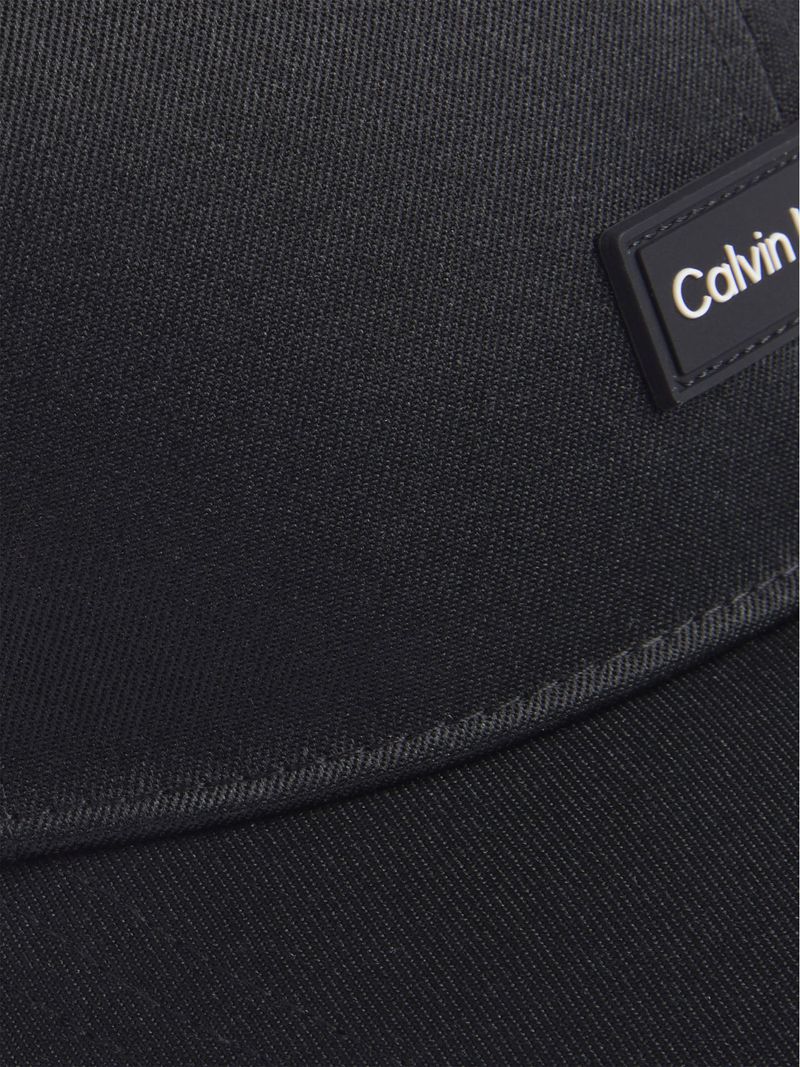 gorra-negra-parche-goma