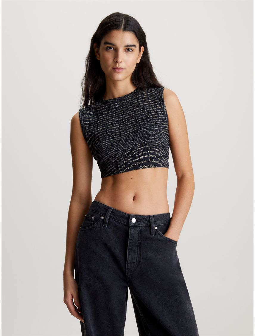 Camiseta negra top cropped con estampado en toda la prenda