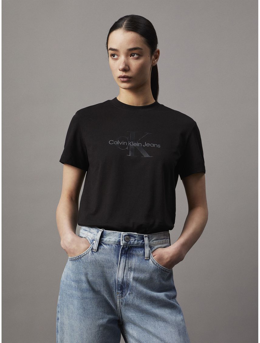 Camiseta negra regular con monograma brillante