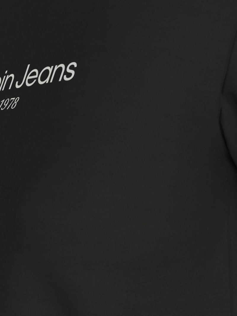 camiseta-negra-regular-logo-institutional