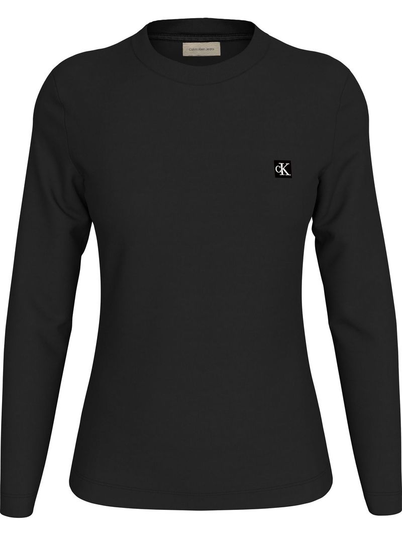 camiseta-negra-regular-manga-larga