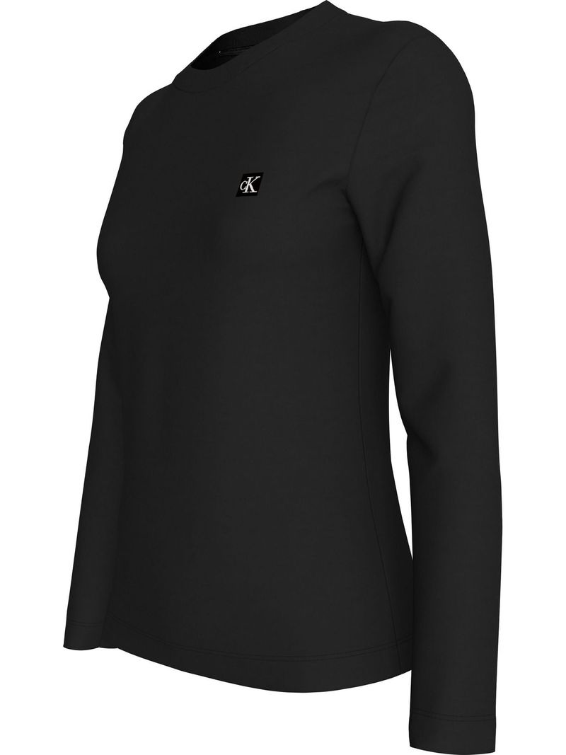 camiseta-negra-regular-manga-larga