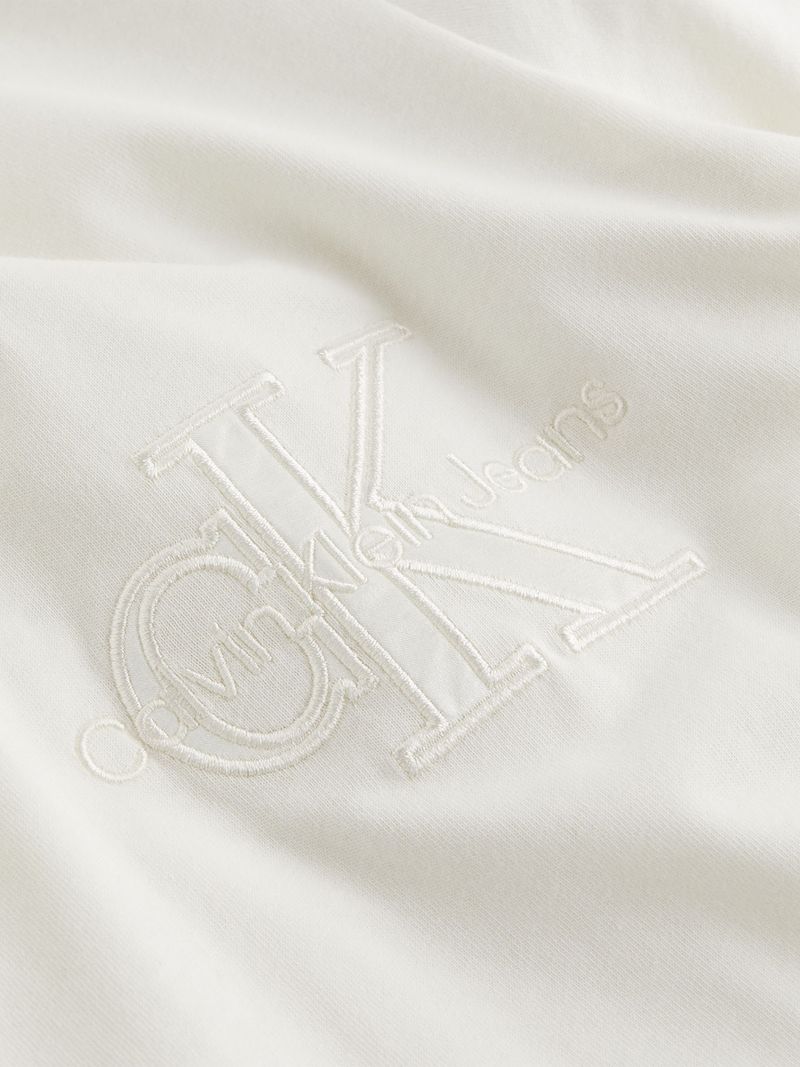 camiseta-blanca-regular-con-aplique-de-saten