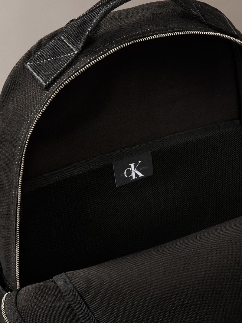 morral-negro-redondo-etiqueta-tejida