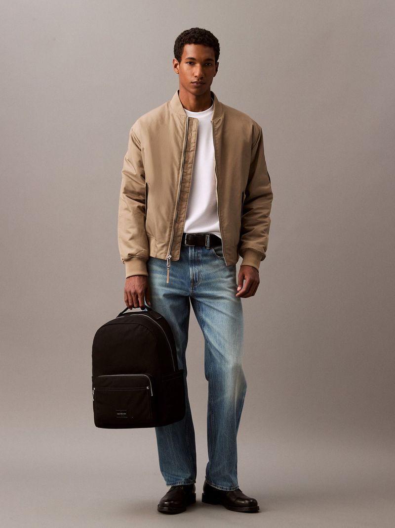 morral-negro-redondo-etiqueta-tejida