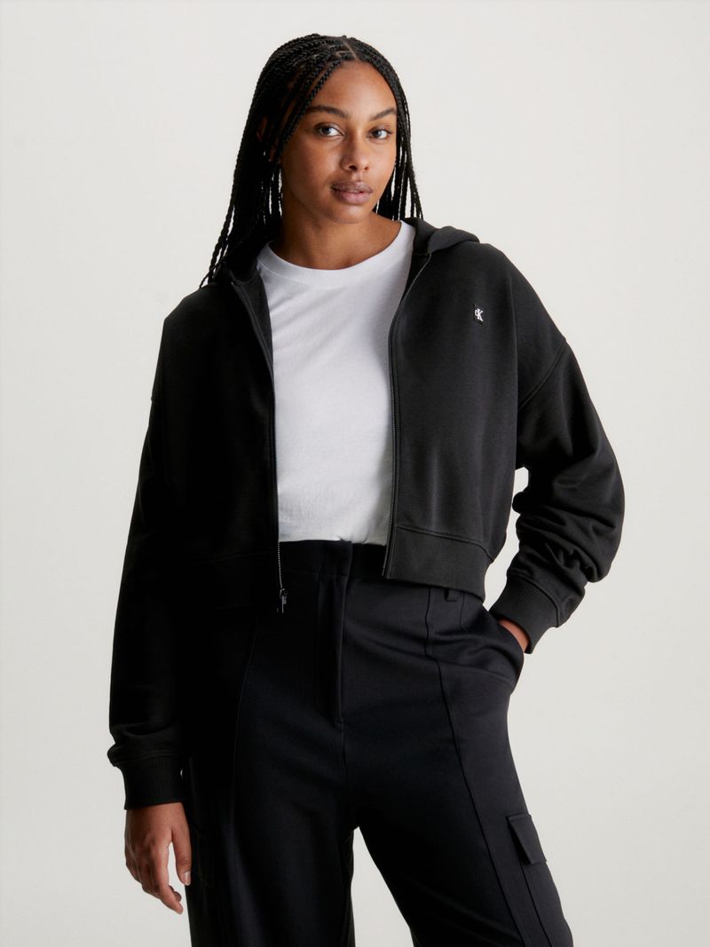 buzo-negro-cropped-con-gorro-cierre