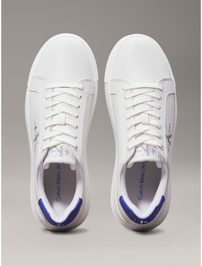 Tenis azul de cuero robusto