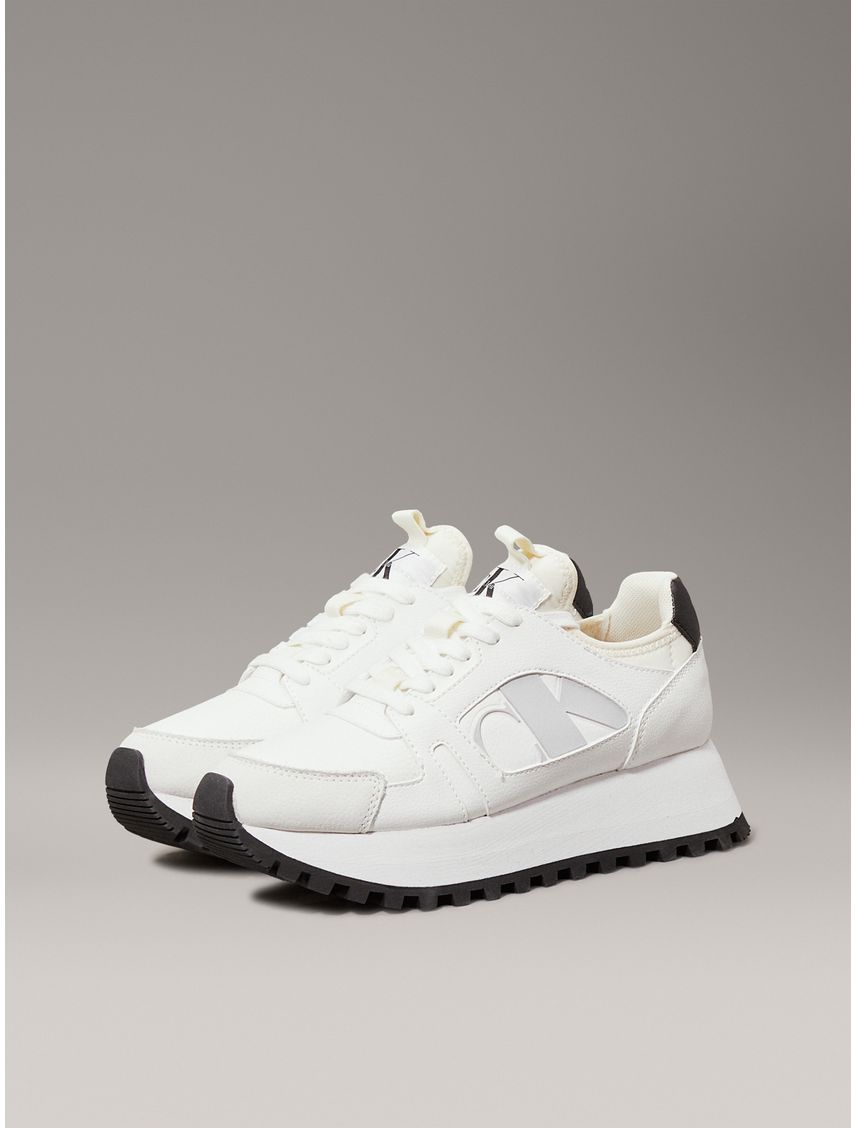 Tenis multicolor runner e plataforma