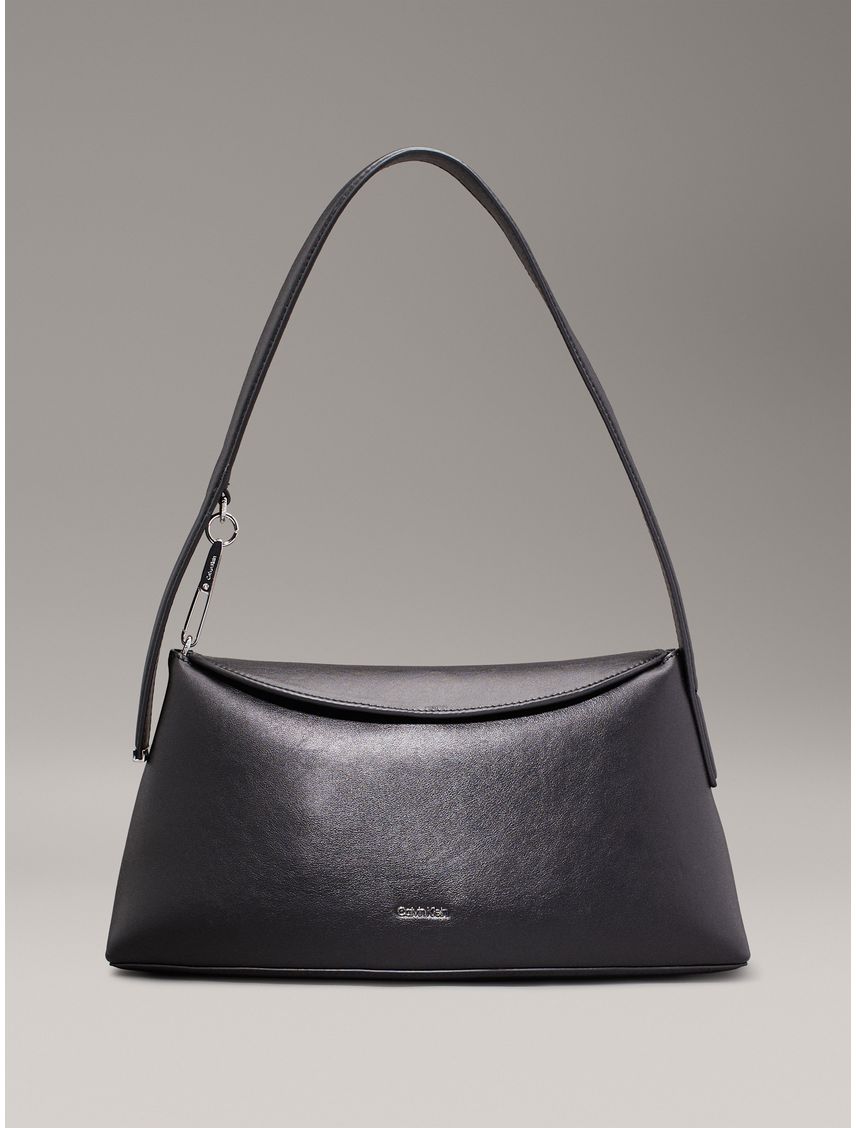 Bolso negro de hombro soft sculpt