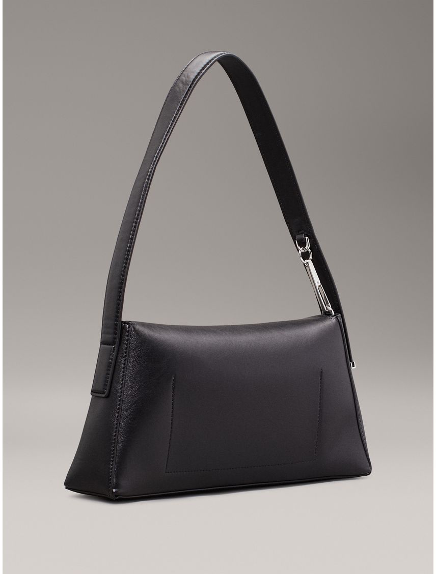 Bolso negro de hombro soft sculpt
